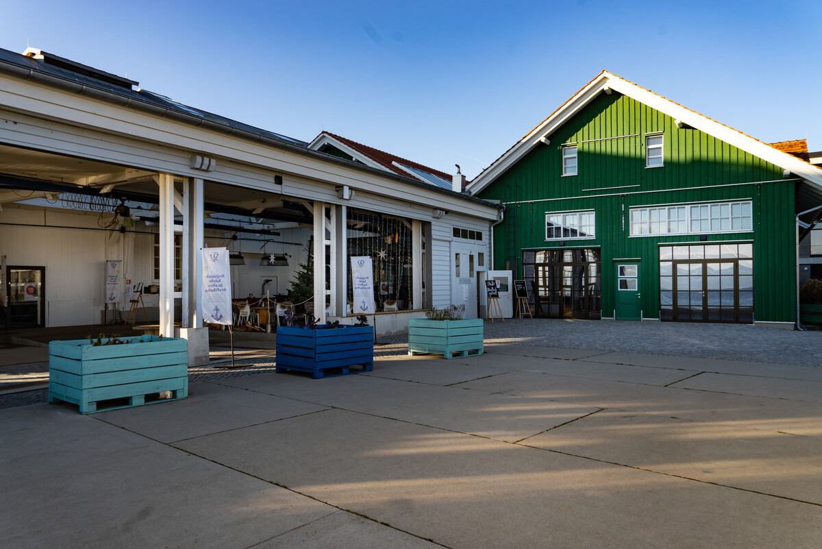 Die Werft1919 ist sowohl Restaurant als auch Eventlocation auf dem ehemaligen Areal der Bodan-Werft am Seeufer in Kressbronn.
