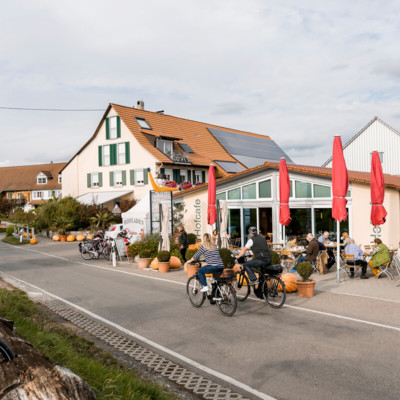 Im Hofladen des Beeren- und Obsthofes Pfleghaar in Ittendorf-Reute gibt es regionale Produkte aus eigener Erzeugung sowie ein tolles Hofcafé und Fahrten mit dem Beerenzügle.